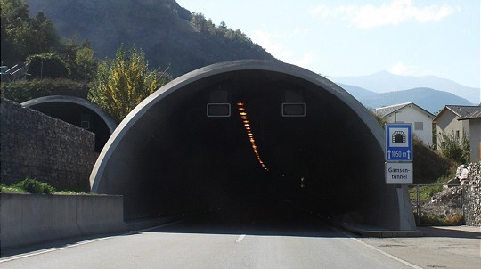  Le portail est du tunnel de Gamsen 