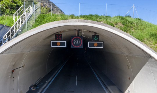  Nouveaux panneaux de signalisation dans le tunnel de Gamsen 