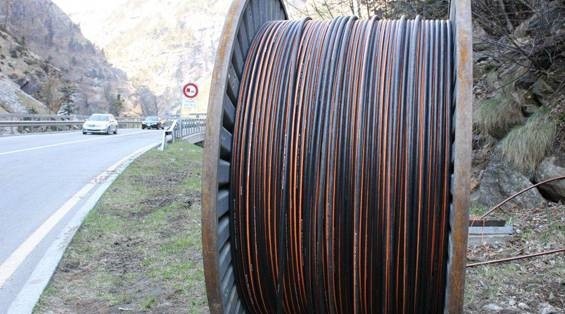  Bobine avec le nouveau câble à fibre optique 