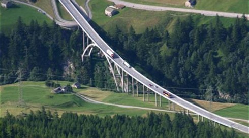  Verkehr auf der A9 Simplon 